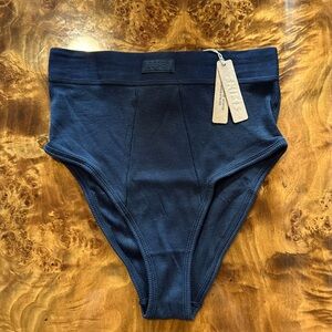 NWT - SKIMS high waisted cotton rib briefs in Soot - XS